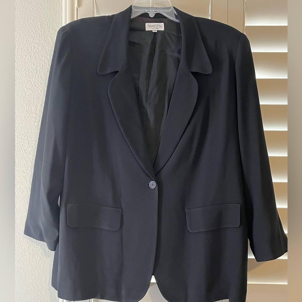 Tamotsu - Black Structured Blazer. Vintage Trending.